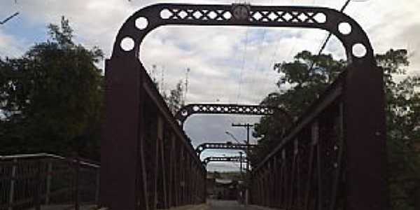 Guarani-MG-Ponte sobre o Rio Pomba da antiga Estrada de Ferro Leopoldina-Foto:Raymundo P Netto 