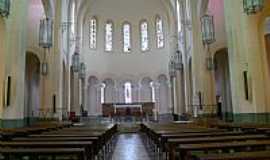 Guaxup - Interior da Catedral N.Sra.das Dores em Guaxup-MG-Foto:Beatriz Barreto Tane