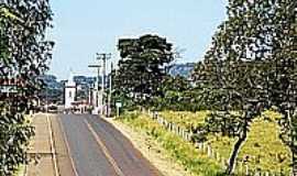 Guimarnia - Chegando em Guimarnia-Foto:tarciso [Panoramio]