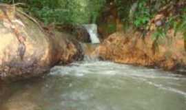 Serra do Navio - cachoeira proximo a montanha de minerio, Por wirley almeida santos