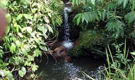 Ibiraci - Ibiraci-MG-Pequena cachoeira-Foto:EUS