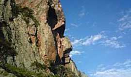 Igarap - Rosto de Cristo na Pedra Grande em Igarap-MG-Foto:igarapemg.