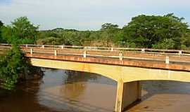 Iguatama - Iguatama-MG-Ponte sobre o Rio So Francisco-Foto:iguatamaempolitica.