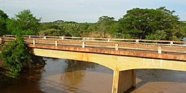 Iguatama-MG-Ponte sobre o Rio So Francisco-Foto:iguatamaempolitica.