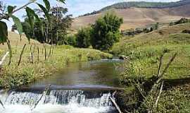 Ilhus do Prata - Ilheus do Prata-MG-Pequena Cachoeira-Foto:Kennerneiva