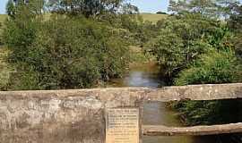 Inconfidentes - Inconfidentes-MG-Ponte sobre o rio Mogi no Caminho da F-Foto:Augusto de Carvalho