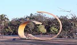 Ipatinga - Monumento - Tomie Ohtake