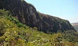 Ipoema - Ipoema-MG-Vista do alto da Cachoeira Alta-Foto:Carmoro