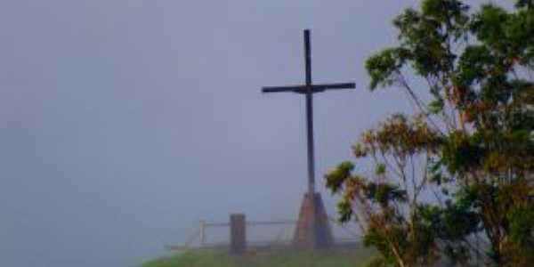 pico do amor - itabira/mgfotografado a partir do alto dos pinheiros sob a neblina do alvorecer., Por Terezinha Souza