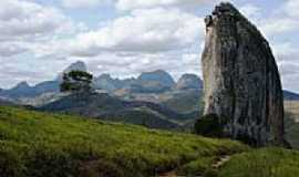 Itabirinha de Mantena - Pedra Boneca-Foto:decio coutinho