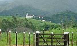 Itambacuri - Vista da cidade atravs da porteira-Fotomontanha [Panoramio]