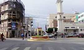 Janaba - Janaba-MG-Monumento no centro da cidade-Foto:Rmulo Henok