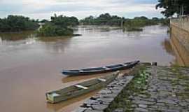 Januria - Barcos de pesca na Orla do Rio So Francisco em Januria-MG-Foto:Mirandes