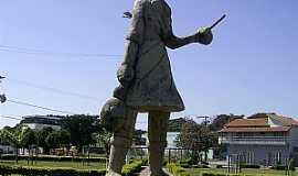 Lagoa da Prata - Lagoa da Prata-MG-Monumento em homenagem aos cortadores de caf-Foto:Aender