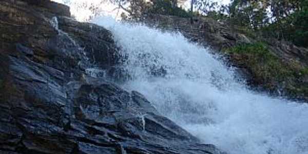 Lambar-MG-Cachoeira do Roncador-Foto:mapio.net