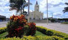 Adustina - Adustina-BA-Praa e Igreja Matriz-Foto:nacaofmfatima.com.br