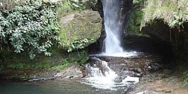 Luminrias-MG-Cachoeira da Pedra Furada-Foto:Ricardo Mendona