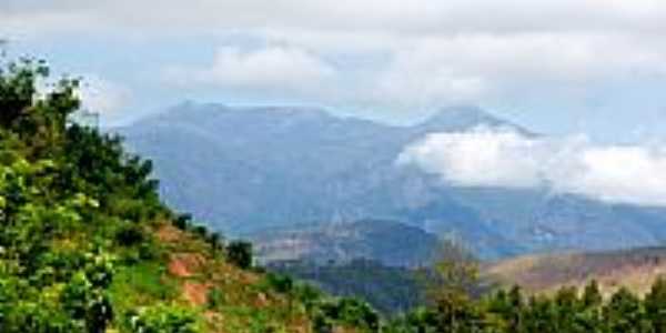 Vista parcial da Serra do Capara e ao fundo Pico da Bandeira-Foto:sgtrangel