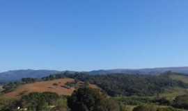 Minduri - Essa  a vista da cidade de minduri em direo a chapada das perdizes., Por Maicon Silva Paiva