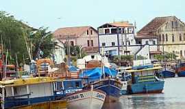 Alcobaa - Alcobaa-BA-Barcos de pesca-Foto:Milton Brigolini Neme