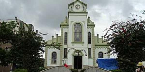 Monte Sio-MG-Fonte e Igreja de N.Sra.da Medalha Milagrosa-Foto:j carlos de c. silva