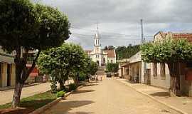 Nicolndia - Nicolndia-MG-Avenida central com a Igreja ao fundo-Foto:Nice Gues