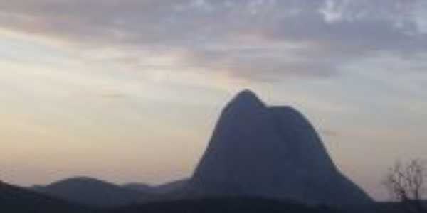 PEDRA NO DANIEL GOMES, Por ADONIAS MARTINS