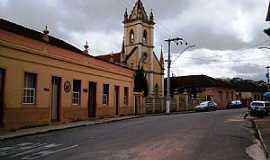 Oliveira - Oliveira-MG-Rua da Igreja da Misericrdia-Foto:Andr Saliya