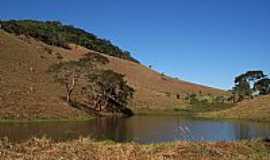 Paiva - Lago e Montanhas em Paiva-MG-Foto:Jorge A. Ferreira Jr