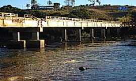 Paraguau - Ponte sobre o Rio Sapuca-Foto:Jlio C. Bueno 