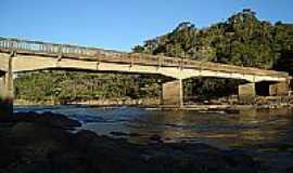 Paraguau - Antiga ponte sobre o Rio Sapuca-Foto:Jlio C. Bueno 