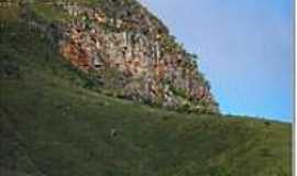 Pimenta - Montanhas rochosas em Pimenta-Foto:(_)-Aender (Arcos-
