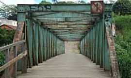 Piranga - Ponte de pedestres sobre o Rio Piranga-Foto:paulomarcio