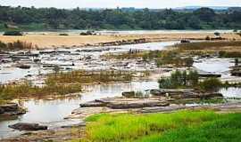 Pirapora - Pirapora-MG-Cachoeira e praia do Rio So Francisco-Foto:Rodolpho Asseno