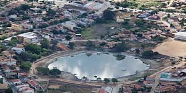 Aracatu-BA-Lago no centro da cidade-Foto:aracatu.ba.gov.br