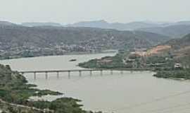 Resplendor - Ponte sobre o Rio Doce e a cidade de Resplendor-MG-Foto:Gustavo Sturzenecker