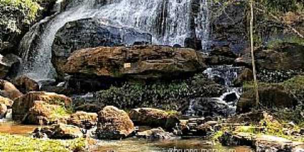 Cachoeira do Itu -
Rio Novo -Zona da Mata 
Fotografia de Brunno Moraes