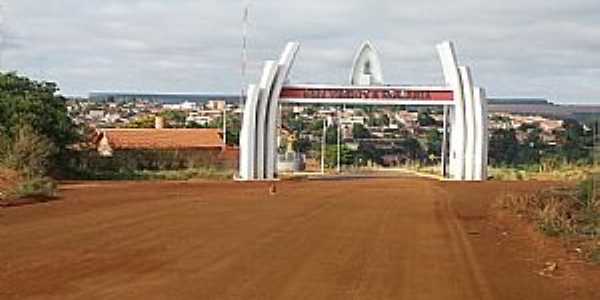 Romaria-MG-Prtico de entrada da cidade-Foto:www.luizhumbertocarneiro.com.br