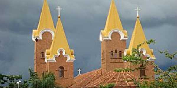 Romaria-MG-Torres do Santurio de N.Sra.da Abadia no Distrito da gua Suja-Foto:Eldo Brasil