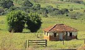 Salitre de Minas - Casa antiga em rea rural-Foto:olintocristo