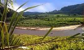 Santa Luzia - Paisagem na estrada-Foto:Gui Torres [Panoramio]