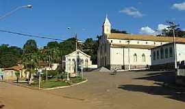 Santa Maria do Suau - Santa Maria do Suau-MG-A Matriz e o centro-Foto:jangalim