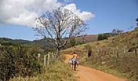 Santa Rita do Ibitipoca - Estrada rural em Santa Rita do Ibitipoca-MG-Foto:Halley Oliveira