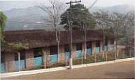 Santo Antnio do Itamb - unica escola, Por 
