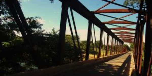 Ponte sobre o Rio das Velhas., Por Fernando Mendes