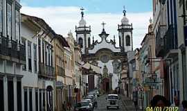 So Joo Del Rei - So Joo Del Rey-MG-Rua Getlio Vargas e ao fundo a Catedral de N.Sra.do Carmo-Foto:Josue Marinho