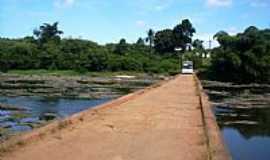 Banco da Vitria - Ponte sobre o Rio Cachoeira em Banco da Vitria-BA-Foto:Guabiru