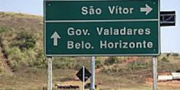 Trevo de acesso de So Vtor-MG-Foto:montanha