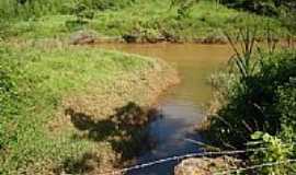 Saudade - Saudade-MG-Crrego desembocando no Rio do Cgado-Foto:Josiasfm