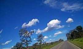 Serra do Camapu - Estrada para Serra do Camapu-MG-Foto:Rubens Galvo